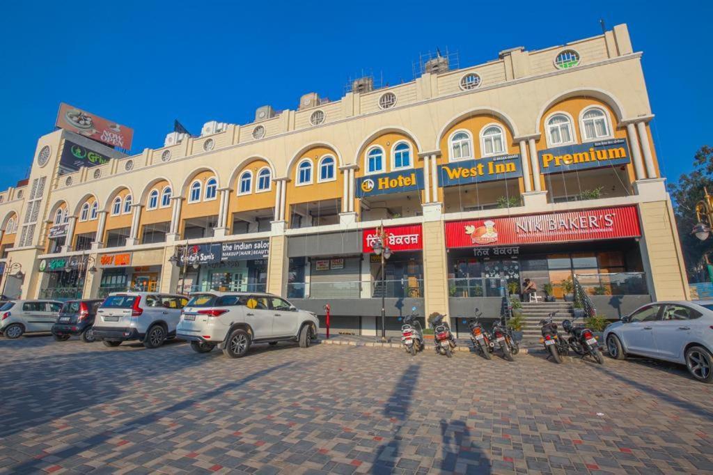 Hotel West Inn Premium Kharar Exterior foto